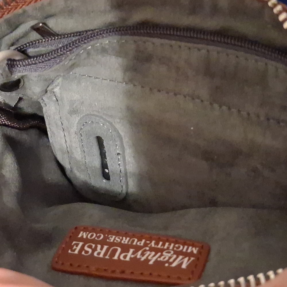 Wristlet-I-phone Charger- NWOT's - Picture 6 of 9